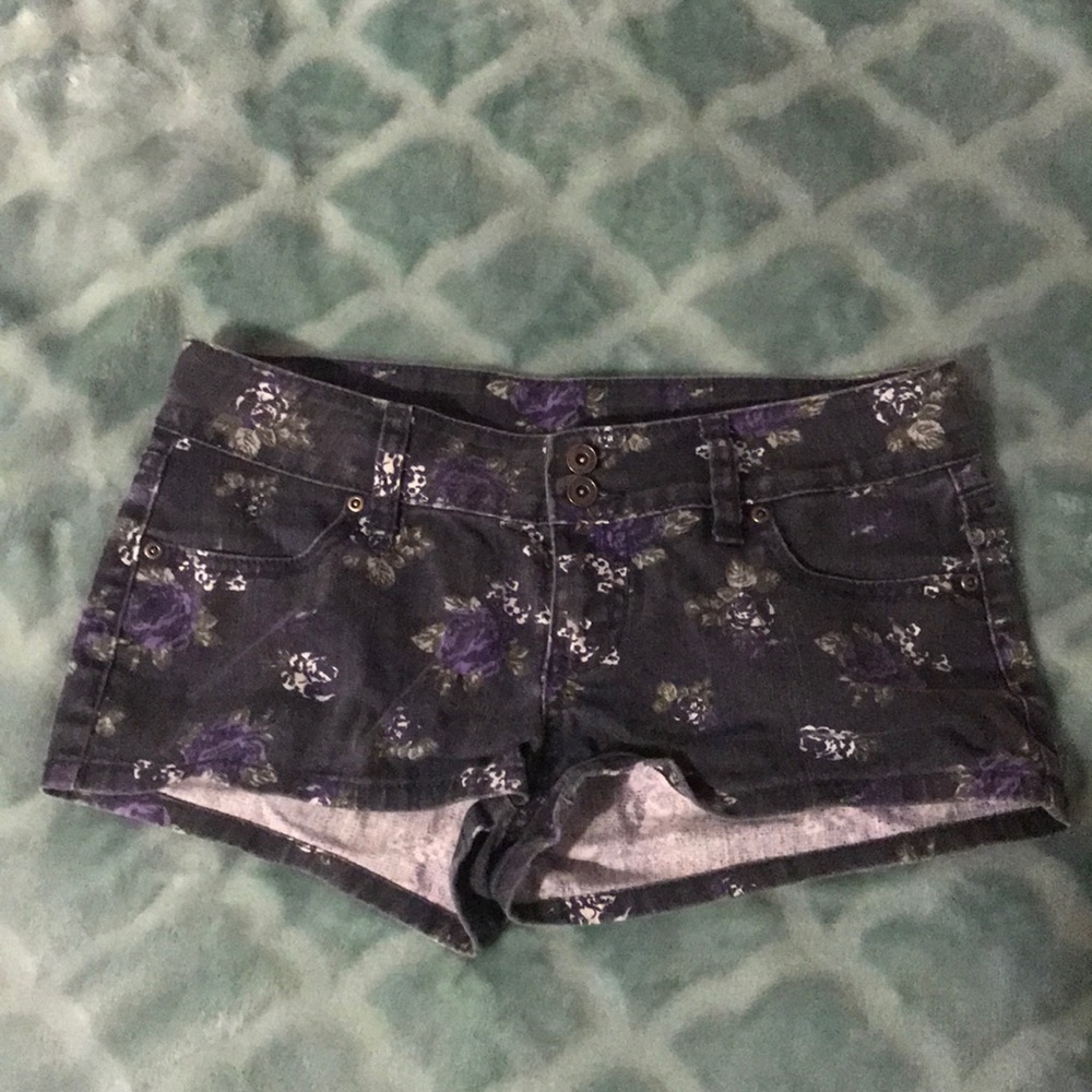 🌼Floral jean shorts🌼